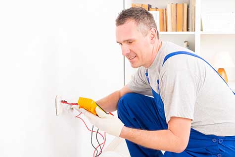 Home Inspections in Toronto - Testing Electrical Outlet